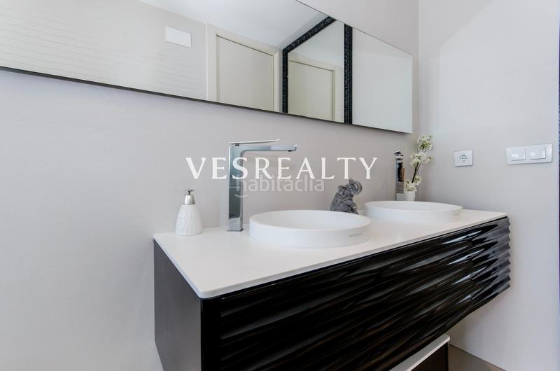 Foto 7e100ee4-800a-4edc-8b87-b19b3cff59b7. Chalet en Campoamor Orihuela