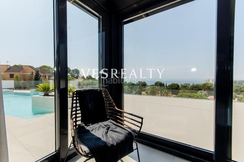 Foto f03abaa3-4458-4175-a860-5366ff5764b6. Chalet en Campoamor Orihuela