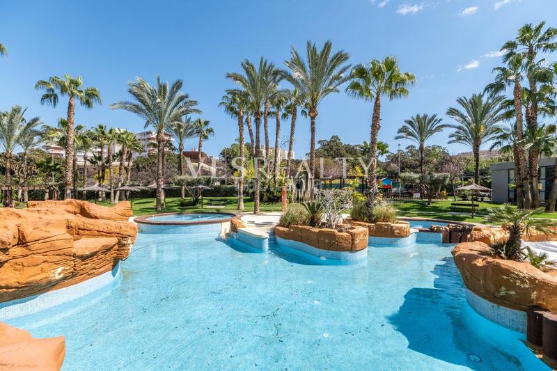 Foto beb3d8bc-911f-4d5a-9f2a-45b98971cfb4. Flat with heating parking pool in Alicante golf Alicante