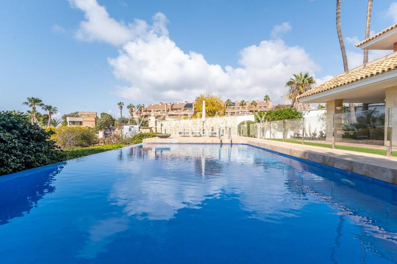 Foto 20051e5d-7ea1-48ac-8f82-9e938287bbf8. Chalet exclusiva villa en primera línea de mar en cabo huertas en Alicante