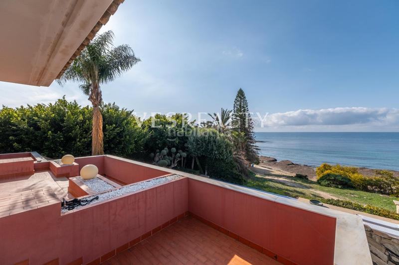 Foto 3b746926-d536-4ace-8d91-7270ec213979. Chalet exclusiva villa en primera línea de mar en cabo huertas en Alicante