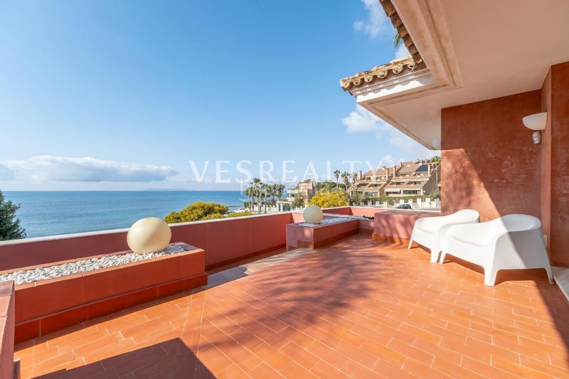 Foto 73702317-2a96-40d1-85d5-15c29dc833b9. Chalet exclusiva villa en primera línea de mar en cabo huertas en Alicante