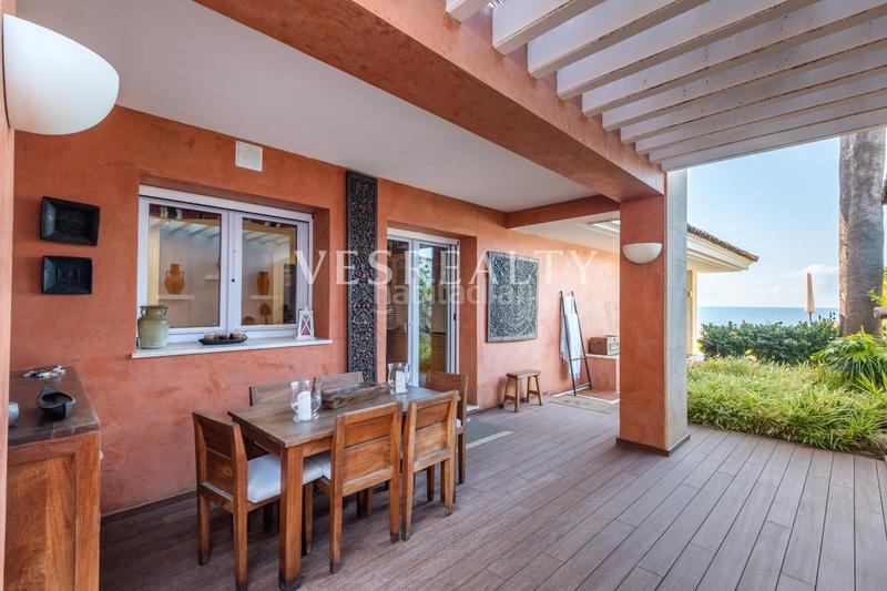 Foto b4a39fd4-fa63-48dc-b399-351b426f6c6c. Chalet exclusiva villa en primera línea de mar en cabo huertas en Alicante