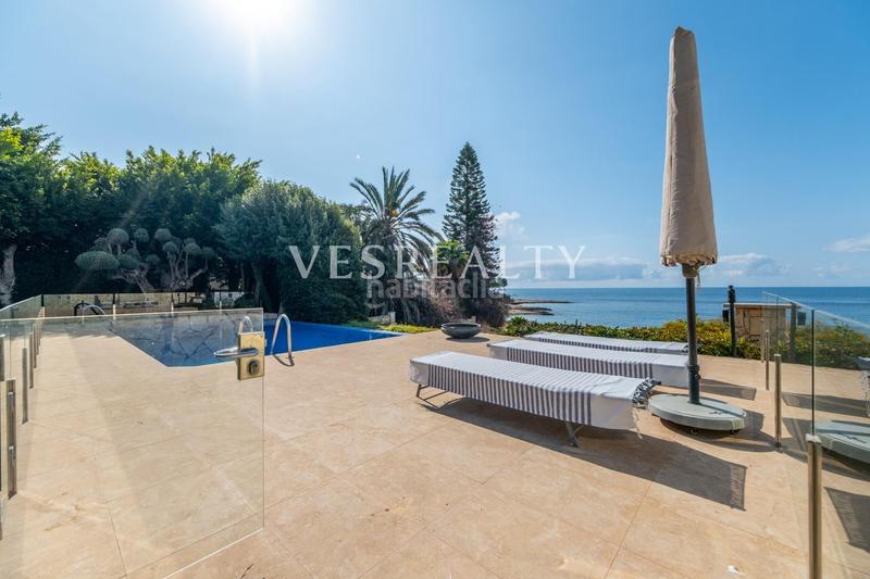 Foto d8e40f71-8655-4408-a1cf-c2a2e8bd5e65. Chalet exclusiva villa en primera línea de mar en cabo huertas en Alicante