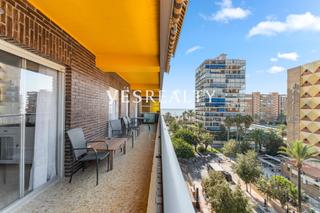 Pis  Avenida paises escandinavos. Piso con amplia terraza y vistas al mar en playa san juan