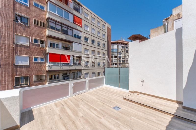 Foto 23fe0a72-f0b8-4e1d-98c2-3d3cca856c01. Àtic amb calefacció a Barrio del Centro Alicante