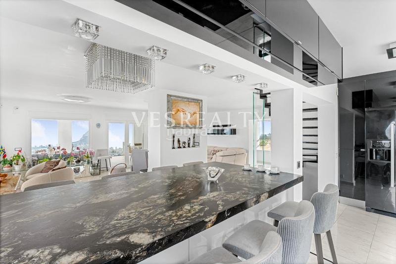 Foto 3290b9e7-4fa5-4a1f-aff7-880bde851040. Chalet avec piscine dans Oltamar - Cucarres Calp