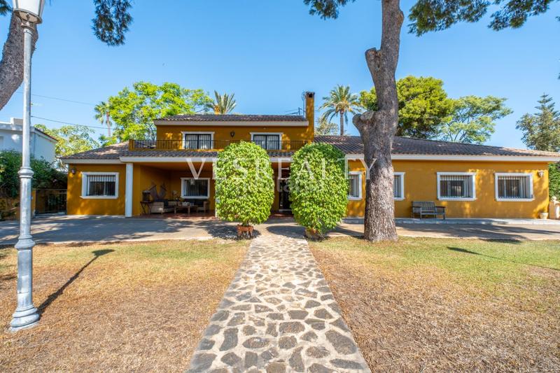 Foto 1051b760-7adc-4150-a37c-ce2b25c9f079. Chalet in Vistahermosa Alicante