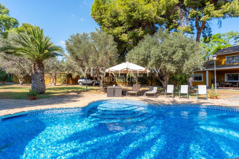 Foto 278bc6c4-a19f-4504-9981-c515778b626b. Chalet in Vistahermosa Alicante