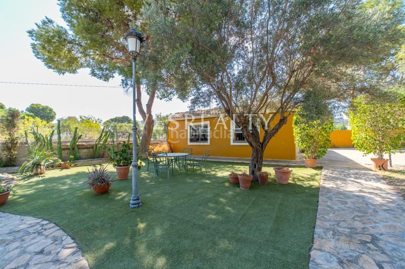 Foto 9a697f54-5e38-4e0f-a5bf-67cc95598315. Chalet in Vistahermosa Alicante