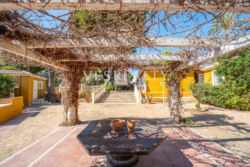 Foto f5fccfdb-fa39-4ce5-9967-76ccc026a894. Chalet in Vistahermosa Alicante