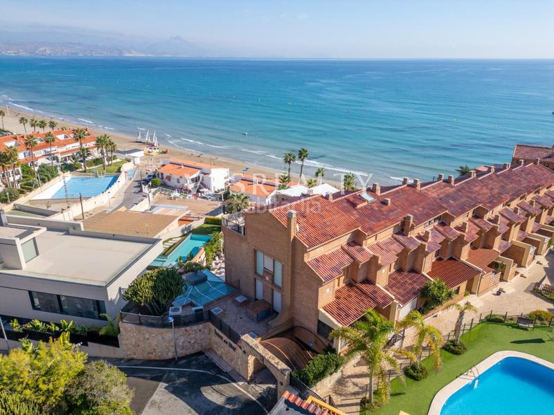 Foto 79b6efc1-2435-4a79-a795-1d357fa694c9. Casa pareada en Cabo de las Huertas Alicante