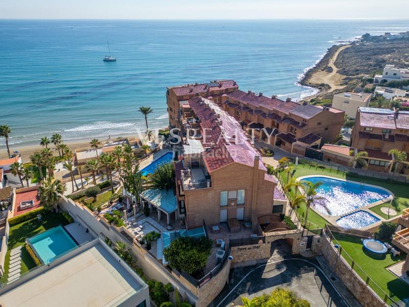 Foto 93fbcc80-cf8d-4949-8a1d-cb2aa84d0528. Casa pareada en Cabo de las Huertas Alicante