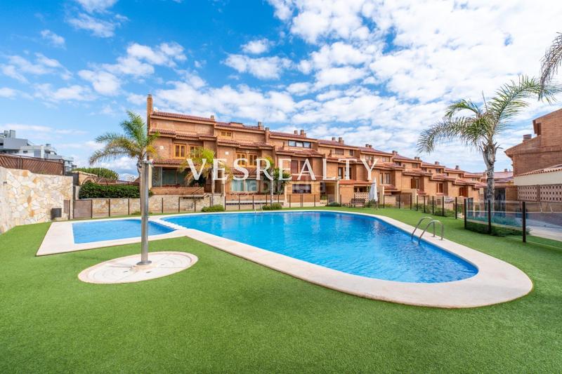 Foto ec910889-321f-49a2-acfb-e63863998a6f. Casa pareada en Cabo de las Huertas Alicante