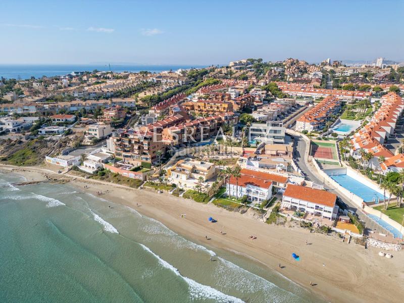 Foto f75a0ff5-aad3-4c11-a527-677d9d6fad98. Casa pareada en Cabo de las Huertas Alicante