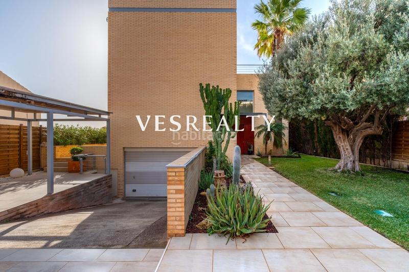 Foto 5ab1b0c2-f693-46d0-85bf-fcf20e372cfc. Chalet exclusiva villa independiente en Cabo de las Huertas en Alicante