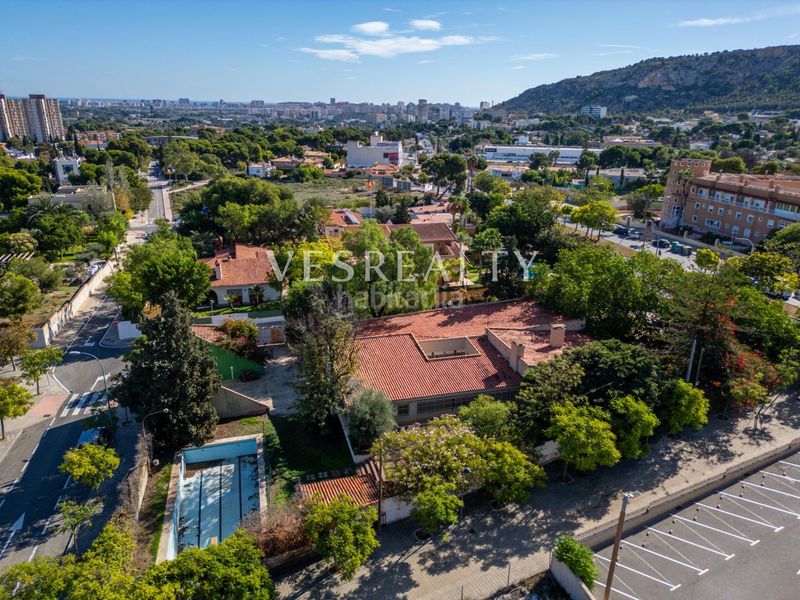 Foto 1ca49065-8a24-4f87-8d80-31232fb7cfab. Chalet en Vistahermosa Alicante