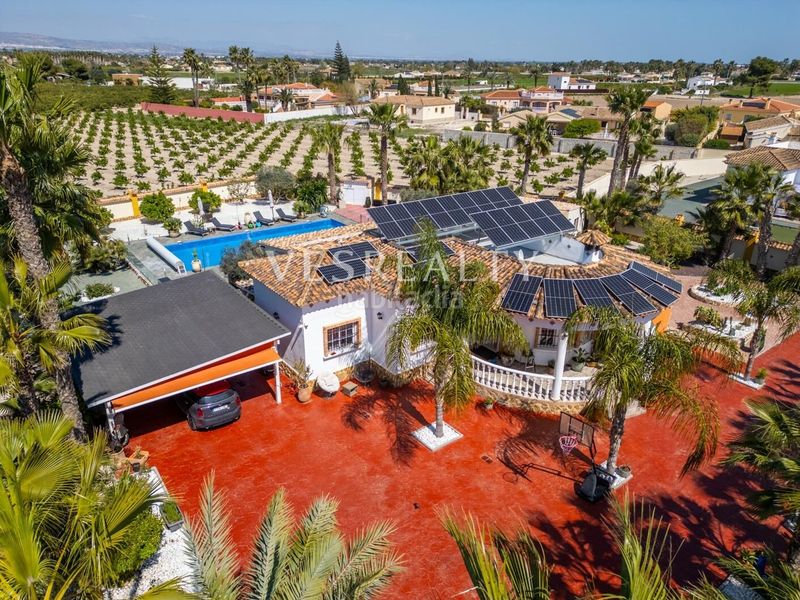 Foto 03bc5394-c229-4d43-80a4-d7a5dd7d7c45. Xalet amb aparcament piscina a Catral