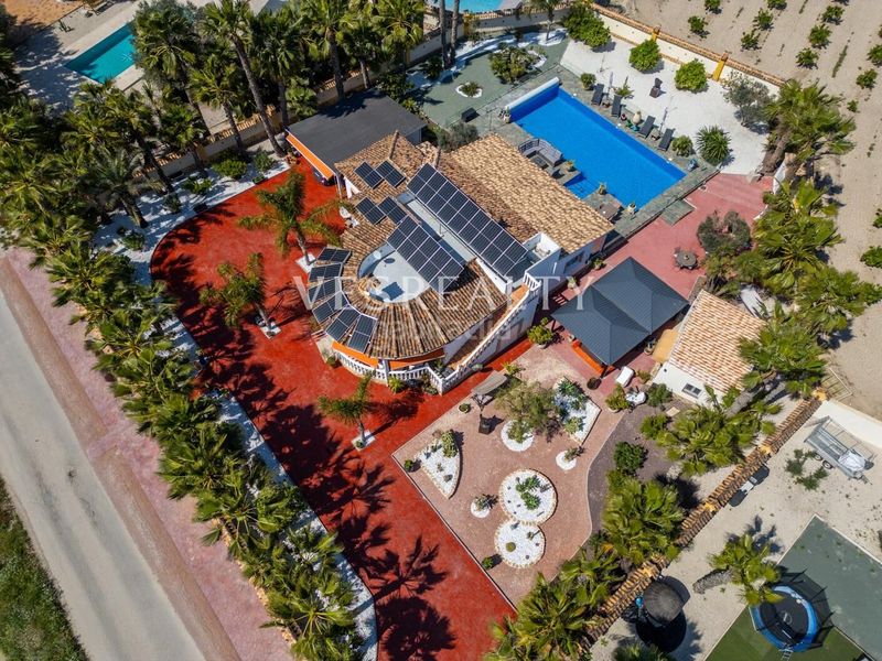 Foto 2c4e3b04-f7b8-401f-b4f1-d6c825a64140. Xalet amb aparcament piscina a Catral