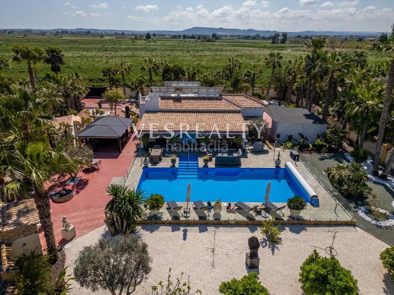 Foto 9aefaa46-e3e5-4528-a4a0-d3d40a5dbeab. Xalet amb aparcament piscina a Catral