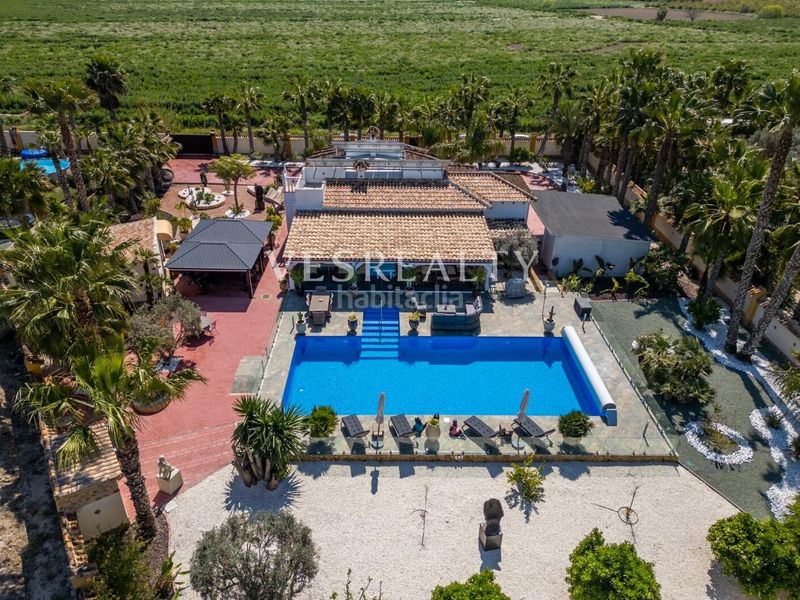 Foto 9d2dc9c6-a88b-439a-8884-d6ebc2d8aba4. Xalet amb aparcament piscina a Catral