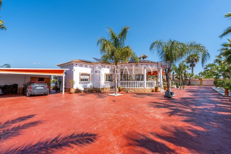 Foto a2b843ea-3fb9-4467-ad9b-a013668b0fbe. Xalet amb aparcament piscina a Catral