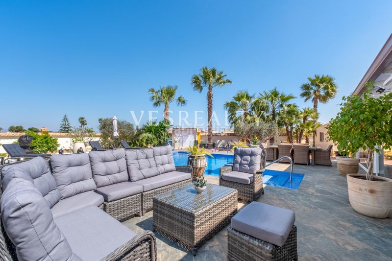 Foto a419132f-120d-4a44-9d4c-20d5395010e3. Xalet amb aparcament piscina a Catral