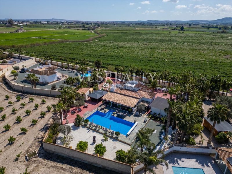 Foto b93ad140-2869-47c6-82a9-304c1dde8f15. Xalet amb aparcament piscina a Catral