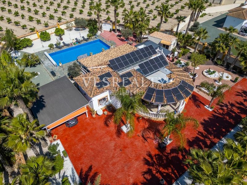 Foto c4c5ca8a-7a67-4ed9-b1ff-8560ef99bfef. Xalet amb aparcament piscina a Catral