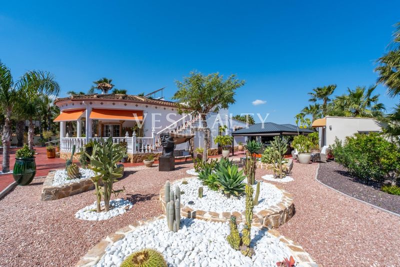 Foto df7c631a-4c7e-4021-b8fc-842226c71f81. Xalet amb aparcament piscina a Catral