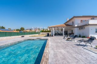 Chalet in Busot. Amplio y reformado chalet en busot, alicante!