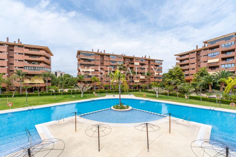 Foto 810c245f-fe78-4482-8990-dd25e48c7298. Pis amb calefacció aparcament piscina a Vistahermosa Alicante