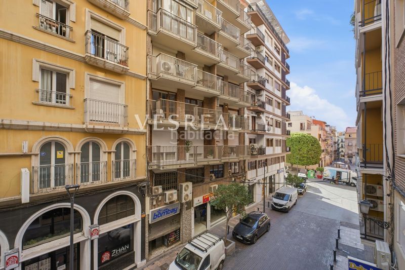 Foto e7b20d2d-76f7-4191-b753-8aaa31e79b34. Oficina amb calefacció a Barrio del Centro Alicante