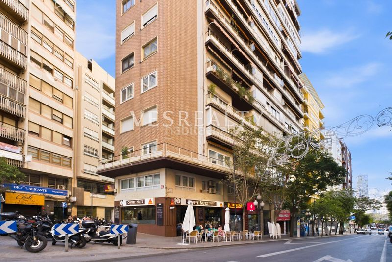 Foto e7bd9972-d4fd-4f40-bfd9-f8ce70720d44. Oficina amb calefacció a Barrio del Centro Alicante