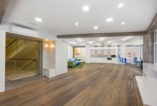 Rent Flat in Barrio del Centro. Oportunidad de confortable oficina en el centro alicantino!!