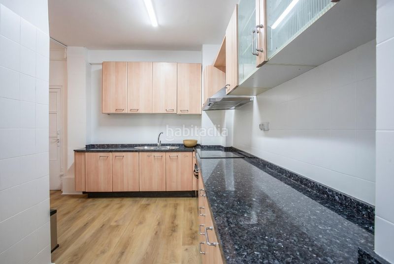 Foto d810d33c-47a9-4bbe-9fd6-44329be7796f. Pis a Barrio del Centro Alicante