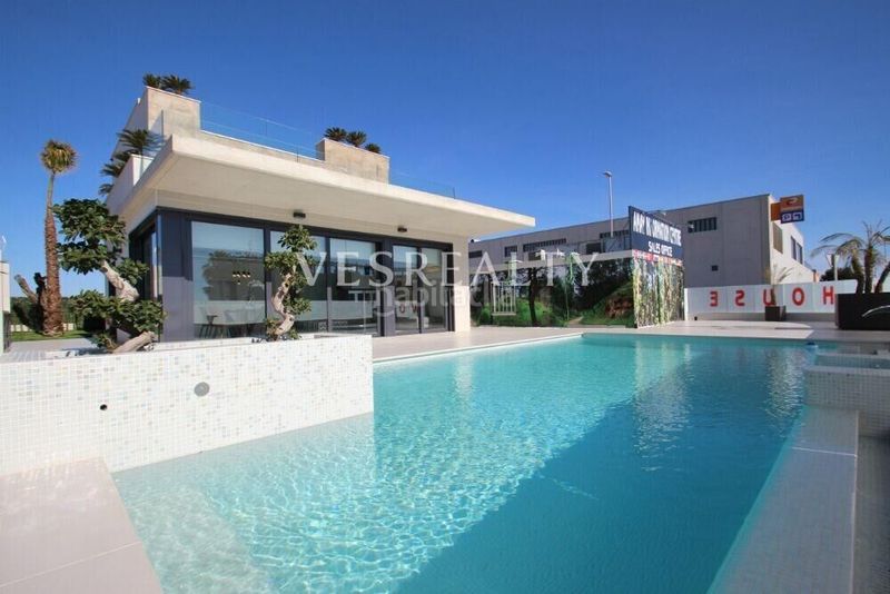 Foto 92ff9d5c-5299-476d-838a-7a0a23351970. Xalet amb aparcament piscina a Campoamor Orihuela