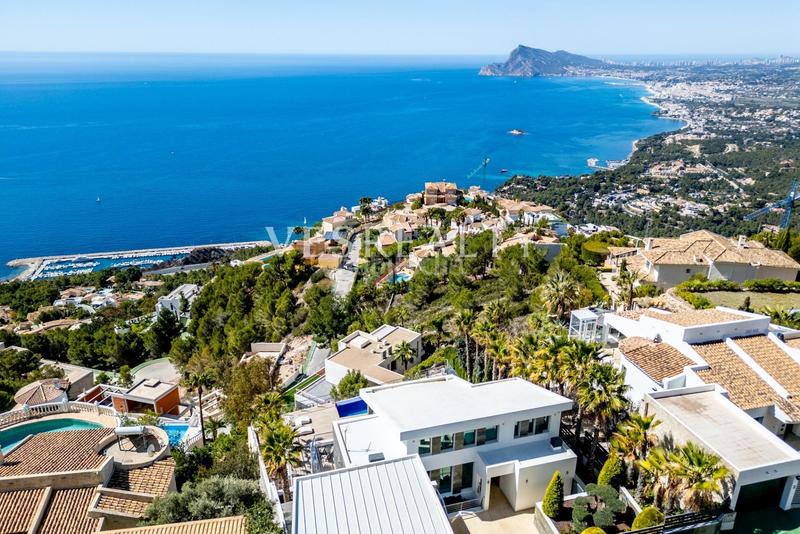 Foto f4b3ead3-f944-4036-b1a6-27eaf1f4e68d. Chalet with pool in Altea hills Altea