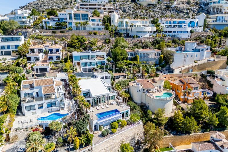 Foto c8301ab6-63c6-4e2d-a953-1ffde44faf7f. Chalet con piscina in Altea hills Altea