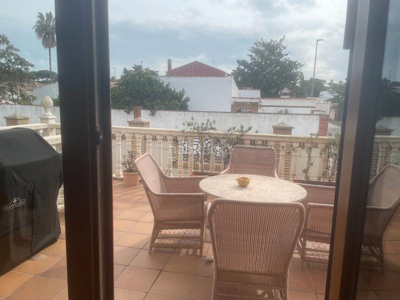 Foto 393c79b4-40d1-484e-8dda-57e2e463b2f2. Chalet con camino parcheggio piscina in Los Gallos Chiclana de la Frontera