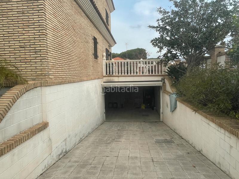 Foto a7dec660-dce4-47d0-83b2-cd917faba5d4. Chalet con camino parcheggio piscina in Los Gallos Chiclana de la Frontera