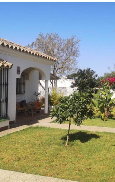 Foto e3742f58-3b83-4da1-b592-49b05b0b0ada. Xalet amb xemeneia aparcament piscina a Las Lagunas - Campano Chiclana de la Frontera