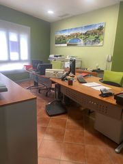Local Comercial a La Soledad. Se vende local en chiclana de la frontera, en la zona de la sole