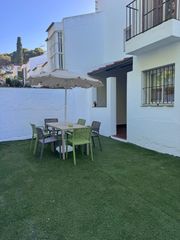 Lloguer Casa aparellada a Núcleo urbano. Se alquila unifamiliar en chiclana de la frontera