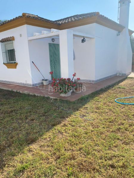 Foto 5997417b-bd99-4ddb-aebc-bc22db0070c0. Xalet amb xemeneia aparcament a Los Gallos Chiclana de la Frontera