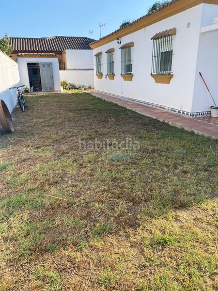 Foto b111ba2c-d0d5-487b-a34a-da8e1394b138. Xalet amb xemeneia aparcament a Los Gallos Chiclana de la Frontera