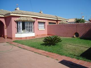 Xalet a Los Gallos. Se vende chalet urbano en chiclana de la frontera