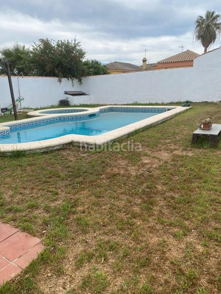 Foto 4c5541fc-8223-4523-a0ee-937ae28e58c9. Xalet amb aparcament piscina a Los Gallos Chiclana de la Frontera