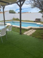 Chalet in Los Gallos. Se vende chalet urbano en chiclana de la frontera