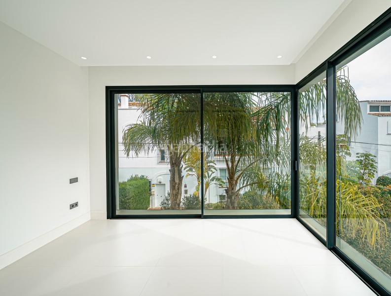 Foto 4f52ce39-f036-45a6-a263-ac0c7172beb4. House with heating parking pool in Las Lomas de Río Verde Marbella